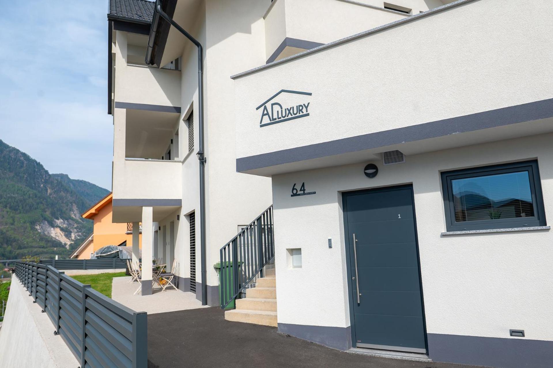 Apartments Luxury Ad Jesenice Zewnętrze zdjęcie